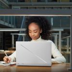 xlarge_20240307111312_asus_rog_zephyrus_g16_gu605mu_qr065w_16_oled_240hz_ultra_7_155h_16gb_1tb_ssd_geforce_rtx_4050_w11_home_platinum_white_us_keyboard (1)